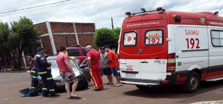 QUEDAS DO IGUAÇU: Colisão tipo abalroamento lateral seguida de capotamento envolvendo dois veículos.