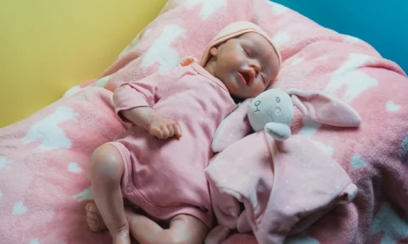 QUEDAS DO IGUAÇU: Mulher é demitida após pedir afastamento para cuidar de bebê reborn.