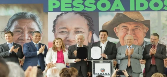 Ratinho Junior sanciona lei da gratuidade das passagens e anuncia programas aos idosos.