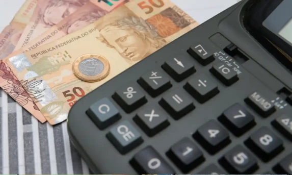 Receita Federal abre consulta ao maior lote de restituição do Imposto de Renda da história