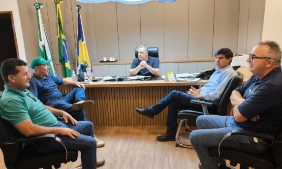 Representantes da BRATAC SEDA visitam prefeito de Guaraniaçu para discutir incentivos à Sericicultura.