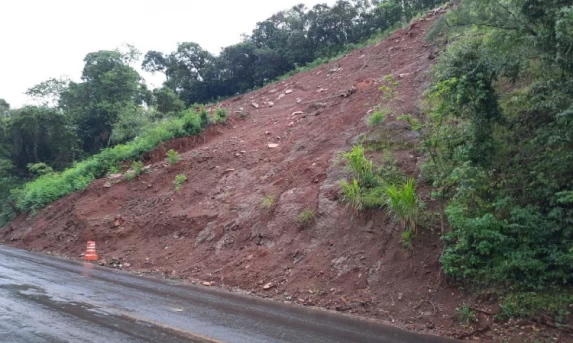 Rodovia entre Realeza e Planalto terá bloqueio de três dias para recuperação de talude.