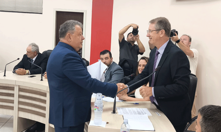 Ronaldo Cazella, novo prefeito de Guaraniaçu, é empossado; veja lista de novos vereadores