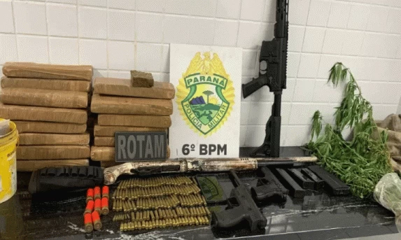 ROTAM detém homens por tráfico de drogas e apreende arsenal de armas em Ramilândia