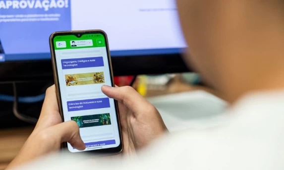 Rumo à Universidade: Plataforma Enem Paraná completa um ano com 250 mil usuários