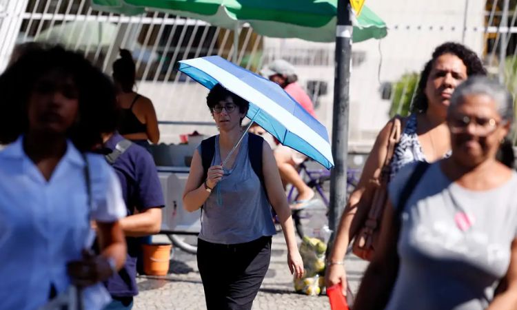 Salário mínimo deverá subir para R$ 1.741 em 2027