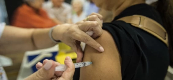 SAÚDE: Baixa vacinação de idosos acende alerta para casos de gripe.