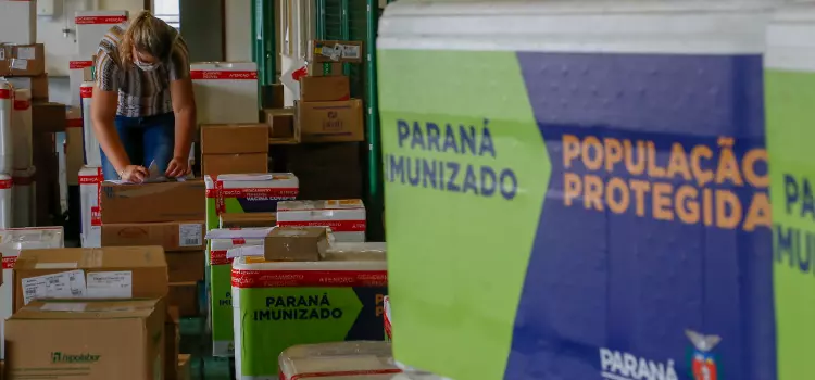 Saúde distribui medicamentos de kit de intubação para 31 hospitais do Paraná
