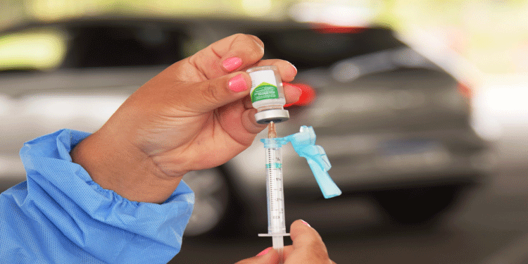 SAÚDE: Em pouco mais de uma semana, Paraná registra 230 mil vacinados contra a gripe.