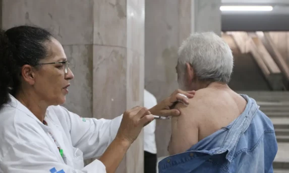 Saúde lança nova campanha de vacinação contra covid-19.