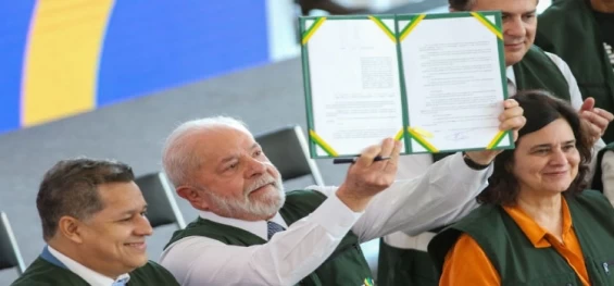 SAÚDE: Lula sanciona lei do Mais Médicos.