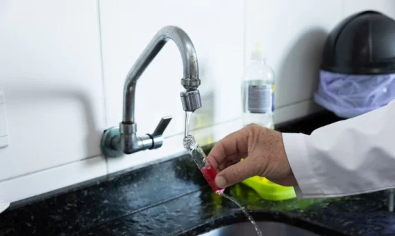 SAÚDE NO VERÃO: SANEPAR ALERTA SOBRE RISCOS DA ÁGUA PARADA EM CAIXAS D'ÁGUA NO LITORAL