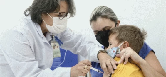 SAÚDE: Vacina contra Covid-19 passa a fazer parte do calendário vacinal da criança em 2024.