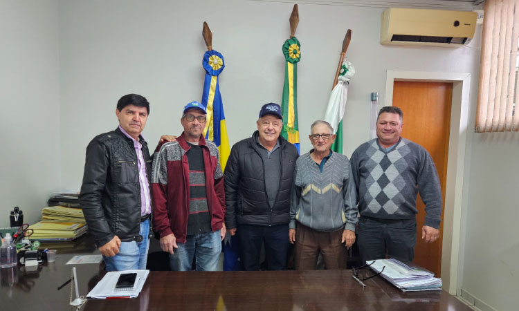 Secretaria de Agricultura de Guaraniaçu realiza café da manhã em homenagem ao Dia do Agricultor