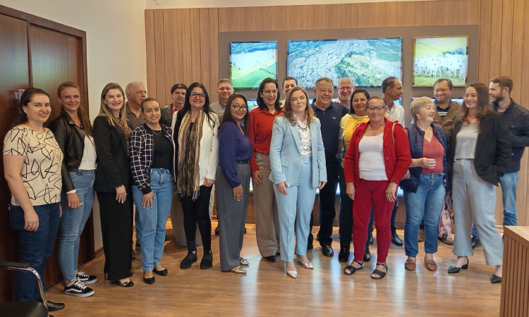 Secretária Estadual Leandre Dal Ponte visita Guaraniaçu e discute políticas públicas para mulheres, população negra e idosos.