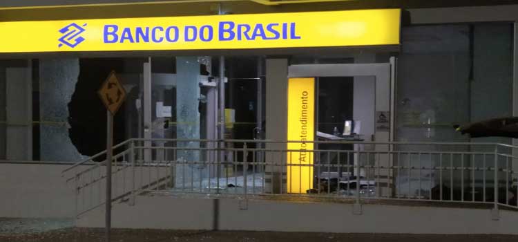 SEGURANÇA PÚBLICA: Polícia procura 2 suspeitos que fugiram de roubo a bancos que terminou com 6 mortos