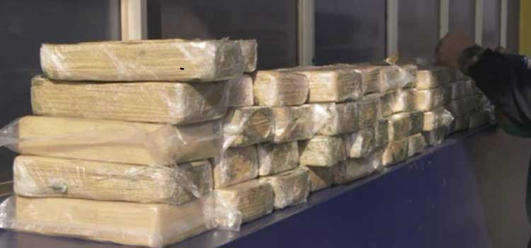 SEGURANÇA PÚBLICA: PRF apreende 90 kg de crack escondidos em fundo falso de caminhão em Santa Terezinha de Itaipu.