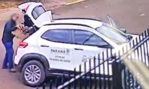 Servidor Público de Guaraniaçu é Flagrado Transportando Cela em Veículo Oficial e Recebe Advertência