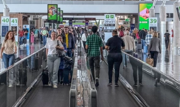 Setor de serviços fica estável em junho e cresce 2% no primeiro semestre