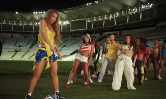 Shakira grava clipe da música oficial da Copa do Mundo 2026 no Maracanã