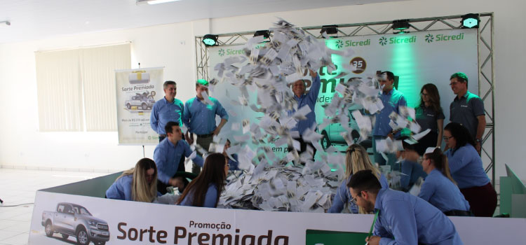 Sicredi Grandes Lagos PR/SP encerra promoção “Sorte Premiada” com o sorteio de camionete zero quilômetro.