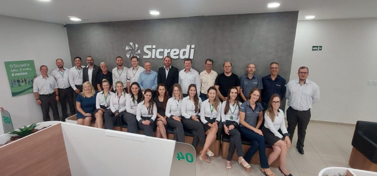 Sicredi inaugura novo espaço para empresas na agência de Quedas do Iguaçu.