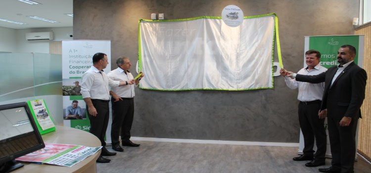 Sicredi reinaugura agência em Cantagalo após reforma e ampliação.