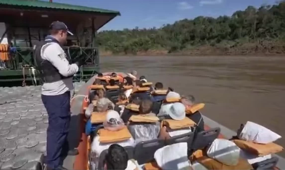 Sobreviventes de acidente nas Cataratas apontam falhas em instruções de segurança; empresa nega omissão