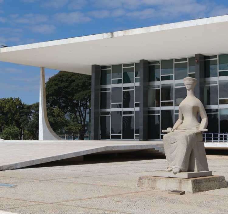 STF mantém limitação a decretos de Bolsonaro sobre compra de armas e munição.