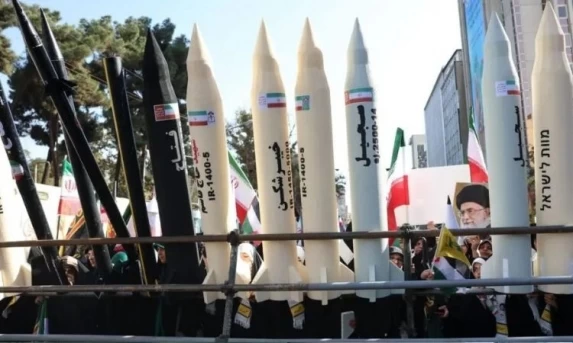 Tensão Mundial: Irã Ameaça Bombardear Bases dos EUA no Oriente Médio em Caso de Ataque