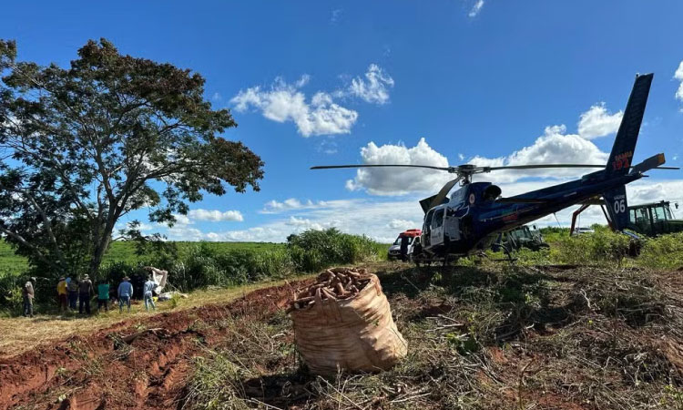 Trabalhador rural é socorrido em estado grave após trator passar por cima dele durante horário de descanso no Paraná.