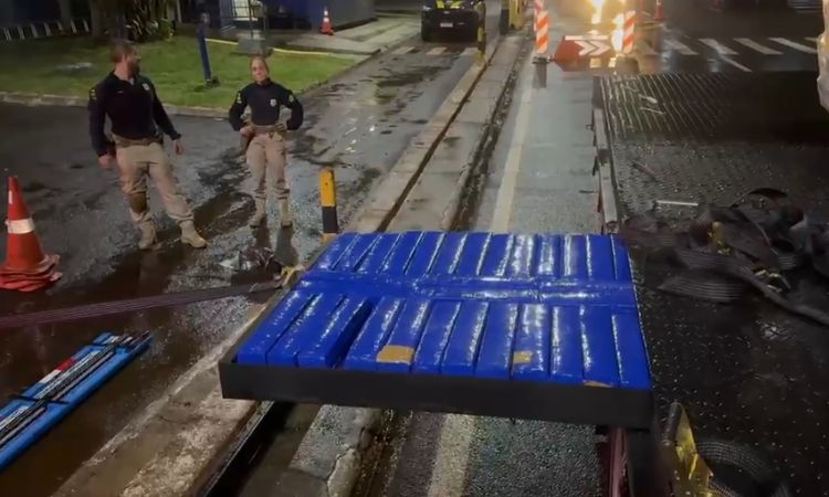 Tráfico: PRF apreende mais de uma tonelada de maconha escondida em fundo falso de caminhão na BR-277