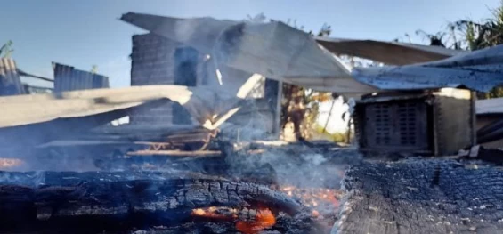 TRAGÉDIA: Homem morre carbonizado durante incêndio em Foz do Iguaçu.