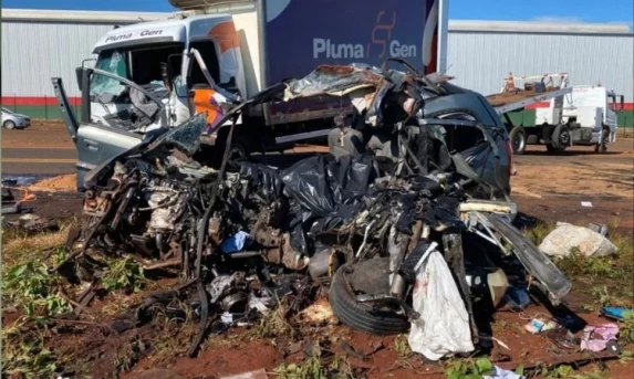 TRAGÉDIA NA RODOVIA: SEIS PESSOAS DA MESMA FAMÍLIA MORREM EM ACIDENTE NA PR-170 EM ROLÂNDIA