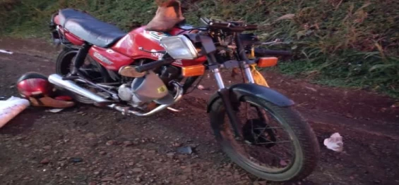 TRÂNSITO: Acidente fatal; Motociclista morre após colisão com caminhão em Santa Helena.