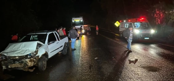 TRÂNSITO: Acidente no Km 482 da BR 277 em Nova Laranjeiras deixa duas pessoas feridas gravemente.