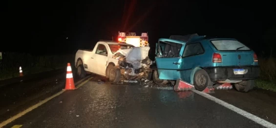 TRÂNSITO: Acidente no KM 561 da BR 277 em Cascavel, deixa um morto e outro ferido na madrugada desta quinta-feira.