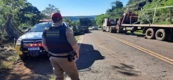 TRÂNSITO: Caminhão com placas de Catanduvas se envolve em acidente na PR-317.