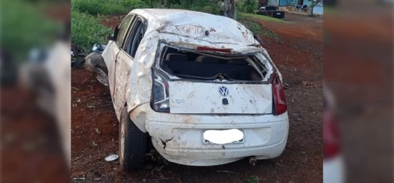 TRÂNSITO: Capotamento na PR-484: Condutora fica ferida em acidente em Quedas do Iguaçu.