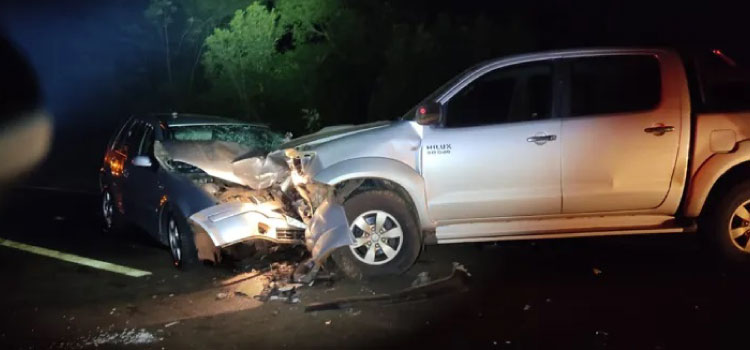 TRÂNSITO: Colisão frontal deixa vítimas em estado grave na PR-495.