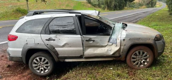 TRÂNSITO: Duas crianças ficam feridas após acidente capotamento na BR-277 entre Catanduvas e Cascavel.