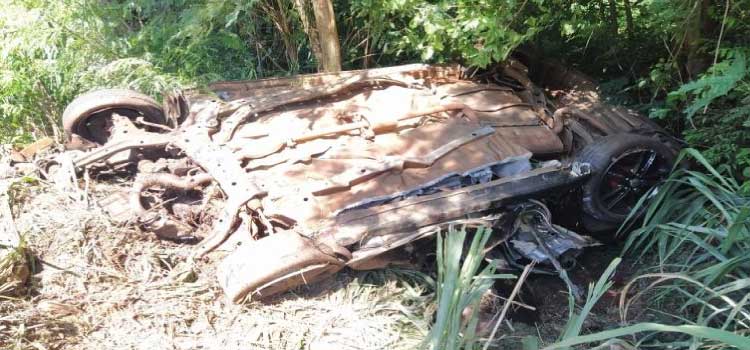 TRÂNSITO: Em fuga da polícia, carro roubado bate de frente com carreta e dois morrem na BR-163
