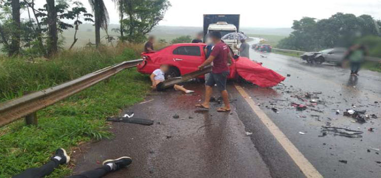 TRÂNSITO: Forte colisão de trânsito é registrada na BR-369 em Corbélia.