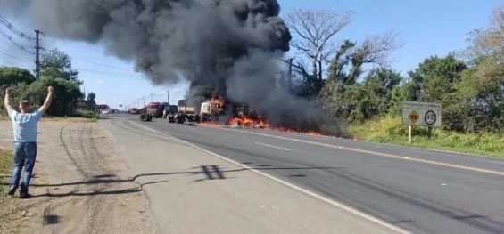 TRÂNSITO: Grave acidente entre caminhões na BR-373 em Ponta Grossa-PR deixa seis vítimas e interdita rodovia.