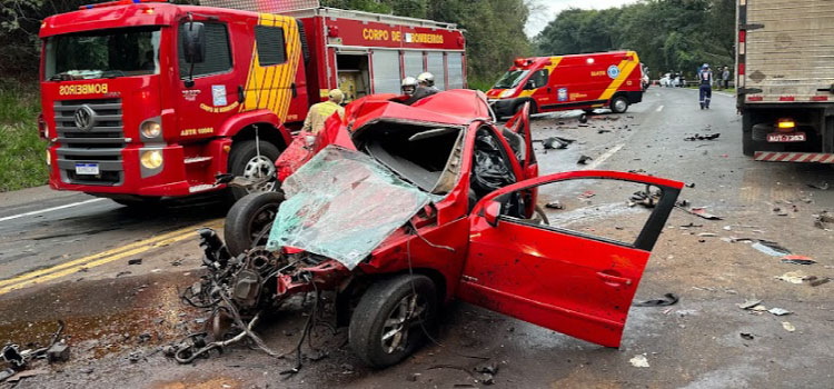 TRÂNSITO: Grave acidente na BR 277 em Virmond deixa duas vítimas mortas e uma ferida.