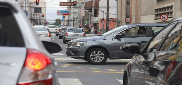 TRÂNSITO: Licenciamento dos veículos com placas de final 6, 7 e 8 vence em outubro.