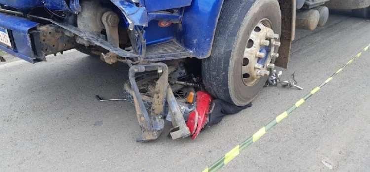 TRÂNSITO: Motociclista morre após bater de frente contra caminhão na BR-373, em Imbituva; motorista foi preso por embriaguez.