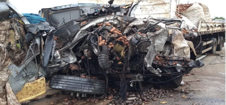 TRÂNSITO: Motorista de caminhão morre na PRC 280.