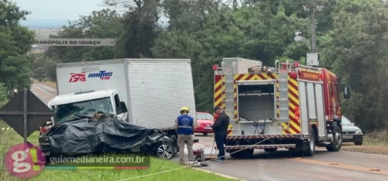 TRÂNSITO: Pai e filho morrem em acidente envolvendo carro e caminhão entre Medianeira e Serranópolis.