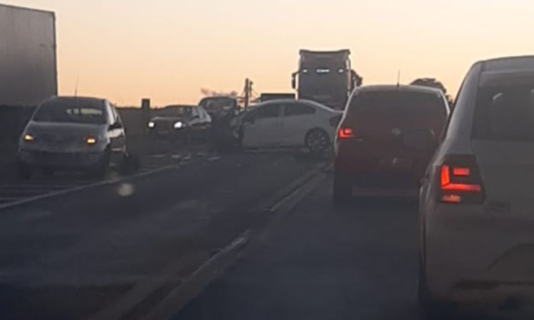 Três veículos batem na BR-369 em Campina da Lagoa